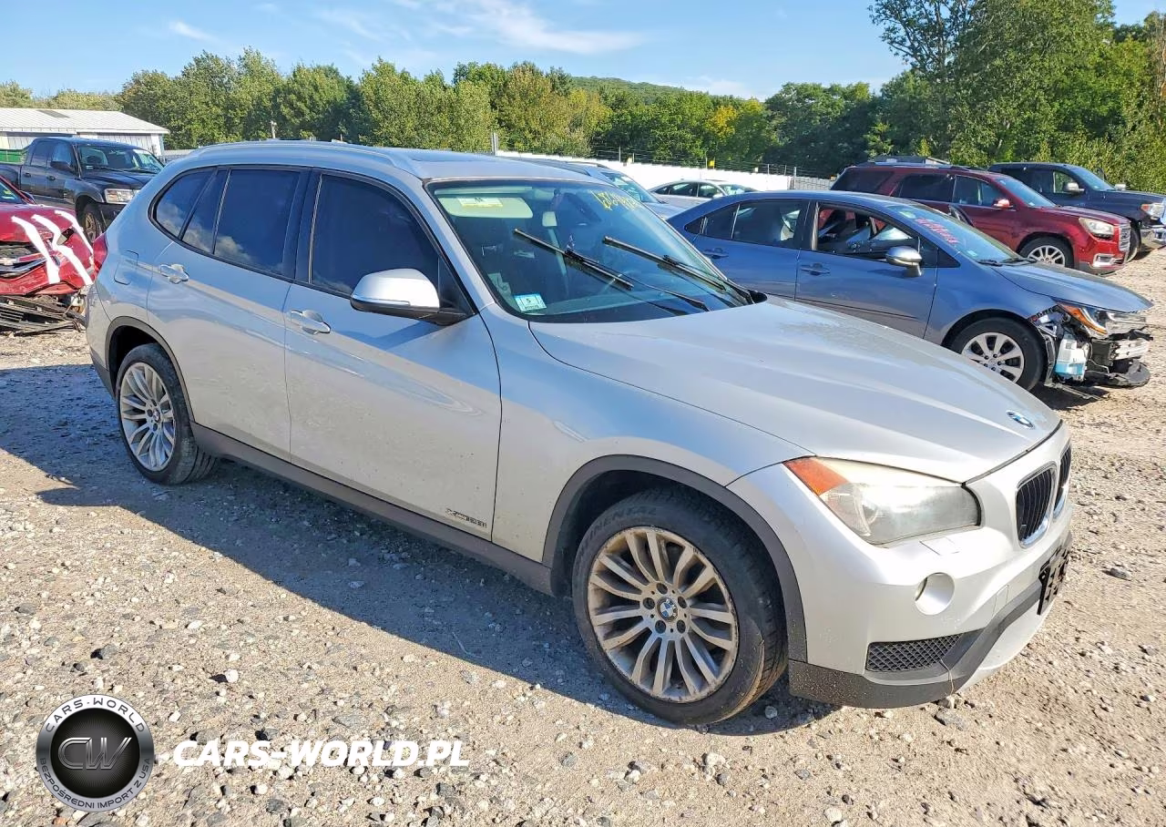 2014 BMW X1 xDrive28I VIN:WBAVL1C56EVY24053 - 4