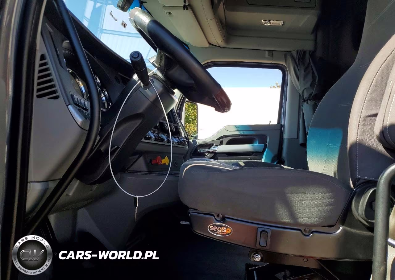 2020 Kenworth T680 Semi Truck VIN:1XKYDK9X1LJ402860 - 7