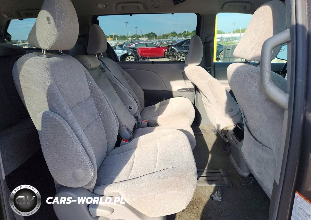 2017 Toyota Sienna VIN:5TDKZ3DC2HS807469 - 11