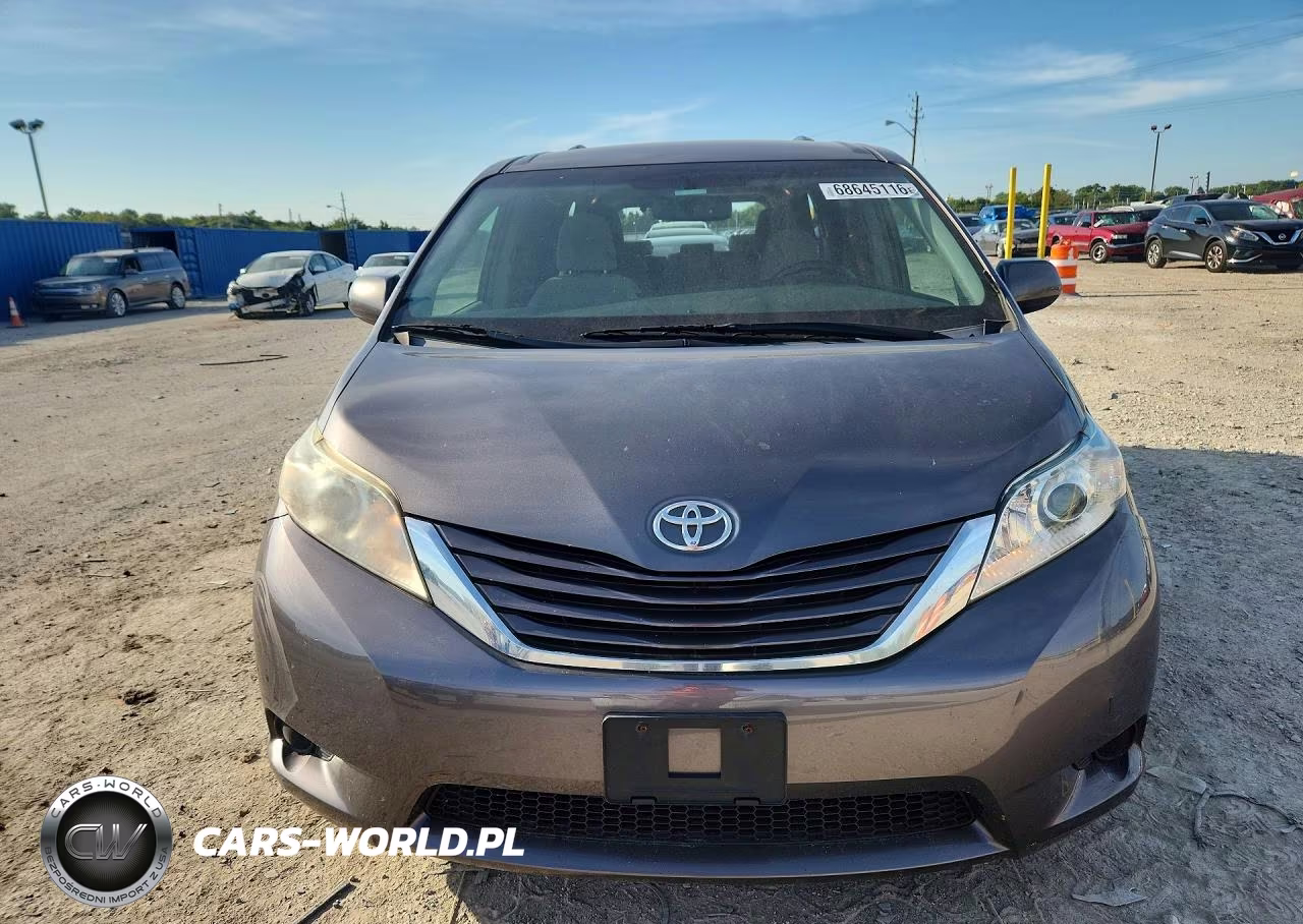 2017 Toyota Sienna VIN:5TDKZ3DC2HS807469 - 5