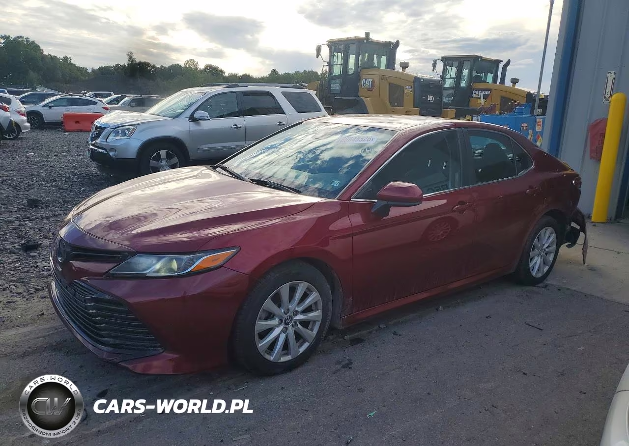 2019 Toyota Camry Le VIN:4T1B11HK4KU684396 - 1