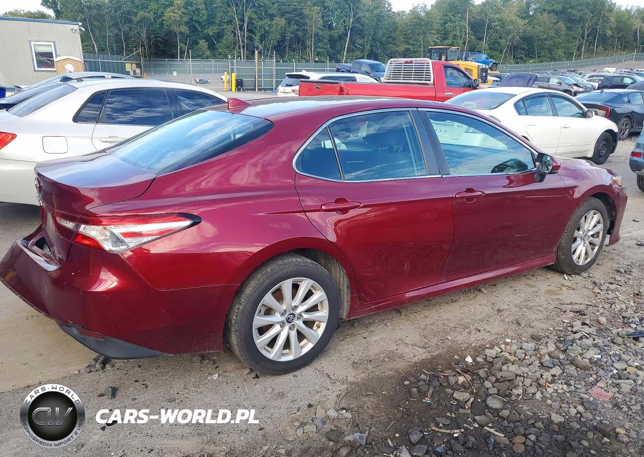 2019 Toyota Camry Le VIN:4T1B11HK4KU684396 - 3