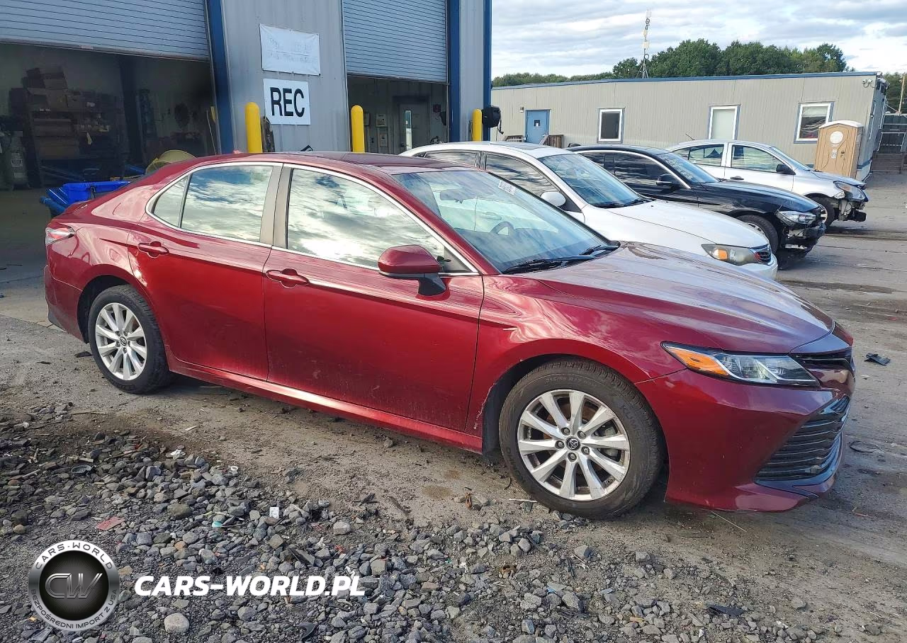 2019 Toyota Camry Le VIN:4T1B11HK4KU684396 - 4
