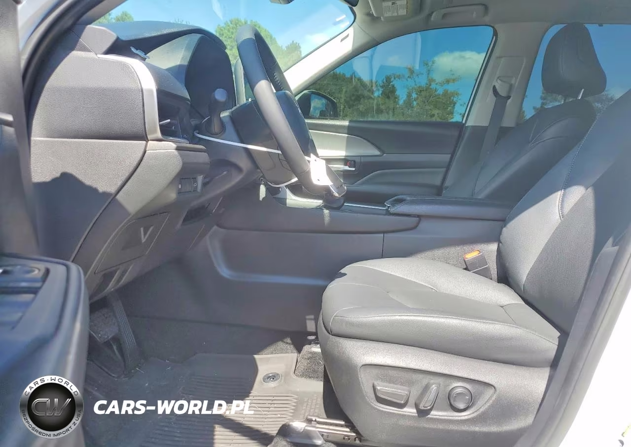 2025 Toyota Grand Highlander Xle VIN:5TDAAAA51SS033185 - 7