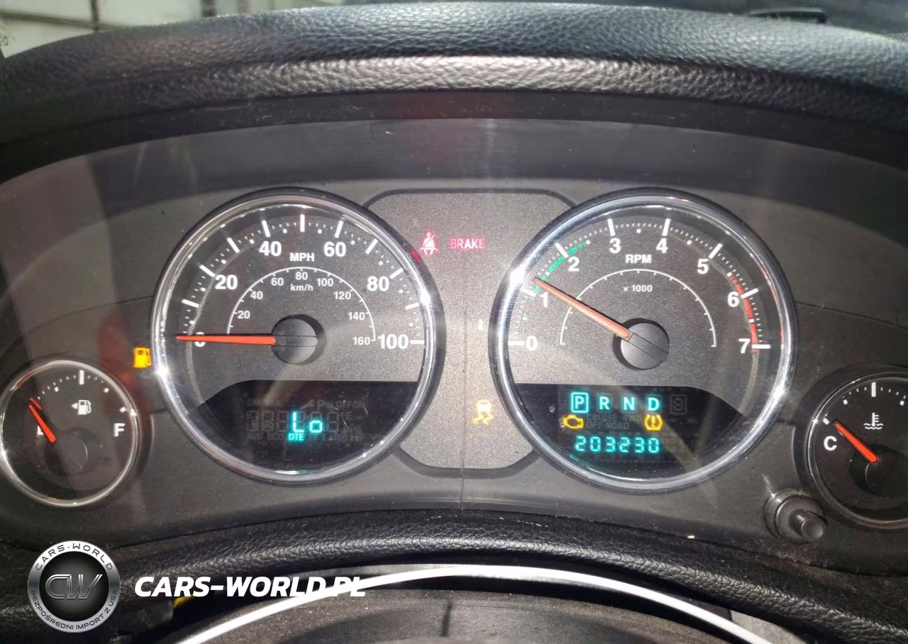 2011 Jeep Wrangler Sport VIN:1J4AA2D13BL576824 - 9