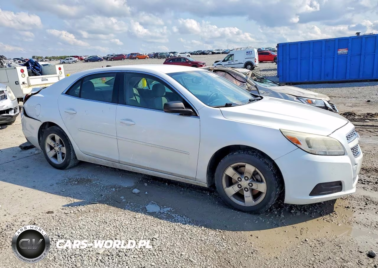 2013 Chevrolet Malibu Ls VIN:1G11B5SAXDF142496 - 4