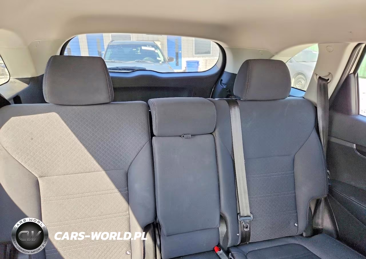 2018 Kia Sorento L VIN:5XYPG4A30JG418547 - 10