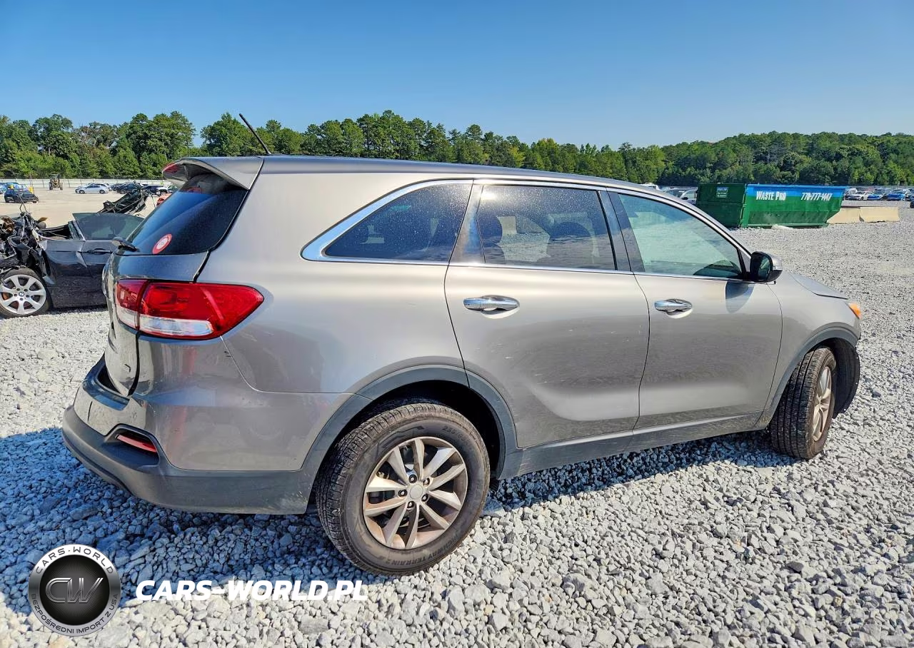 2018 Kia Sorento L VIN:5XYPG4A30JG418547 - 3