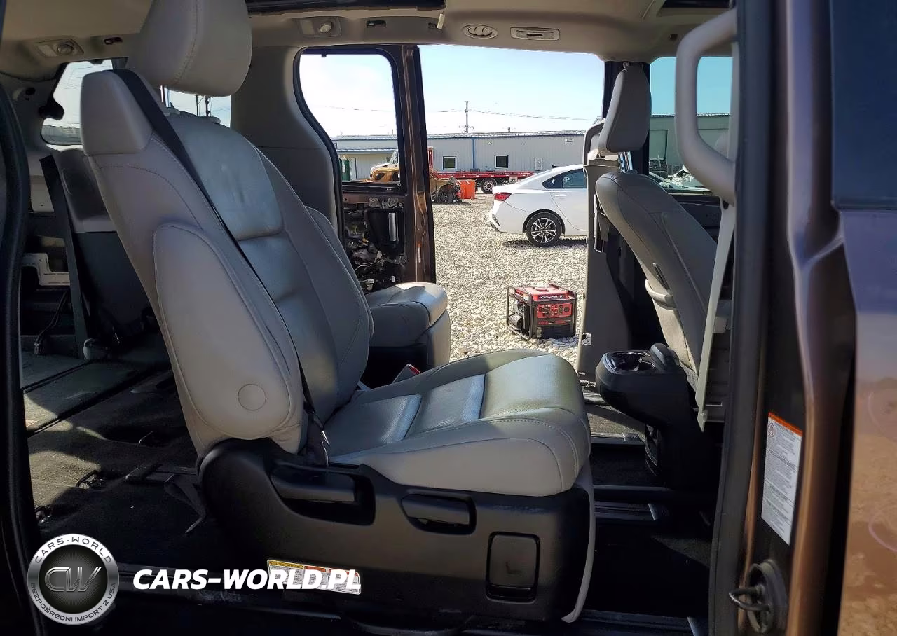 2018 Toyota Sienna Limited 7-Passenger VIN:5TDYZ3DC2JS938580 - 11
