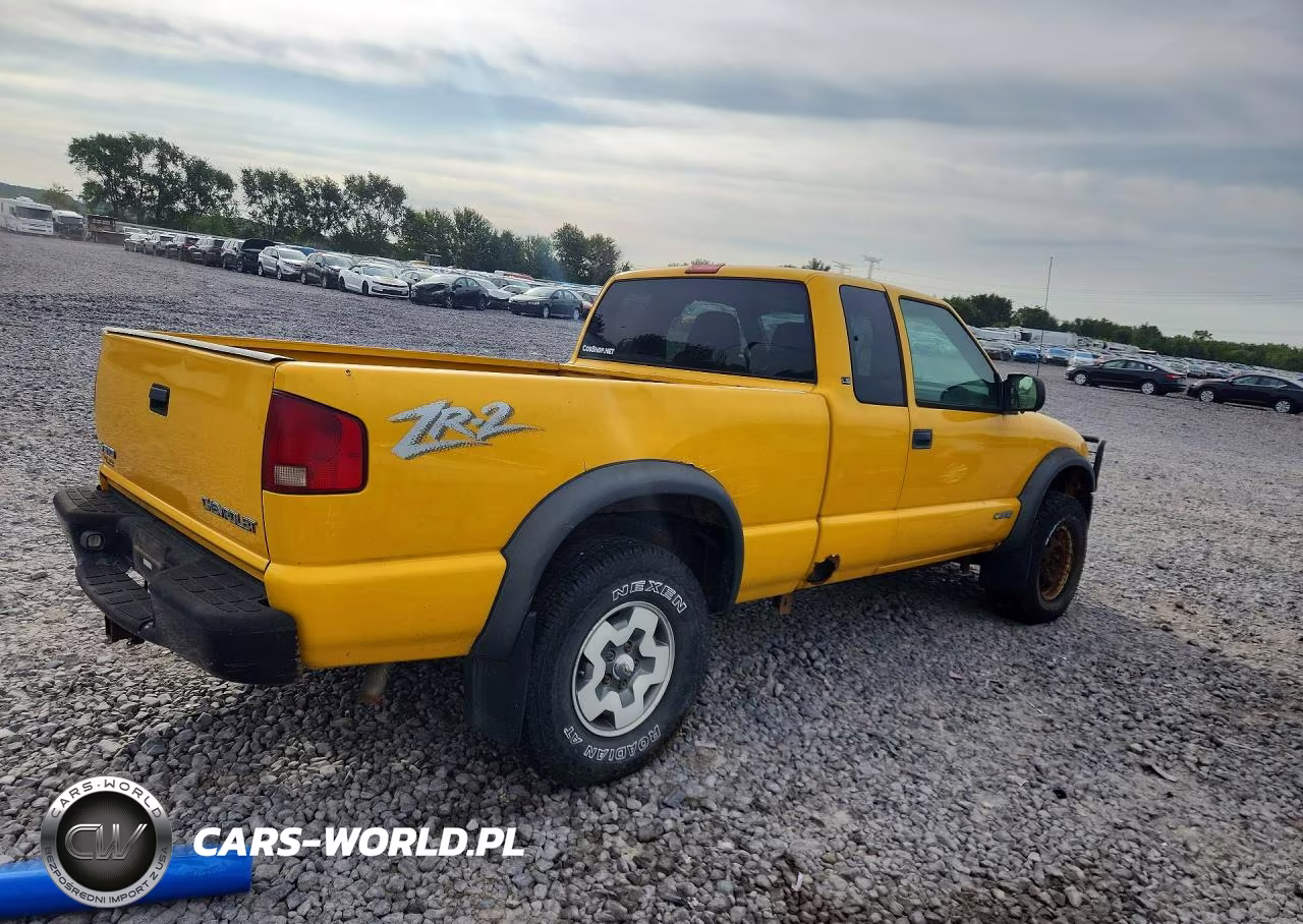 2003 Chevrolet S Truck S10 VIN:1GCCT19X838211365 - 3