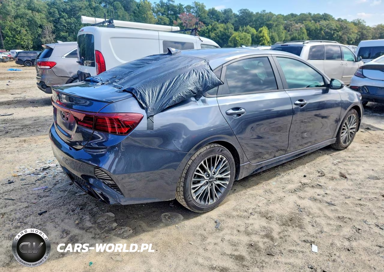 2023 Kia Forte Gt Line VIN:3KPF54AD8PE615093 - 3