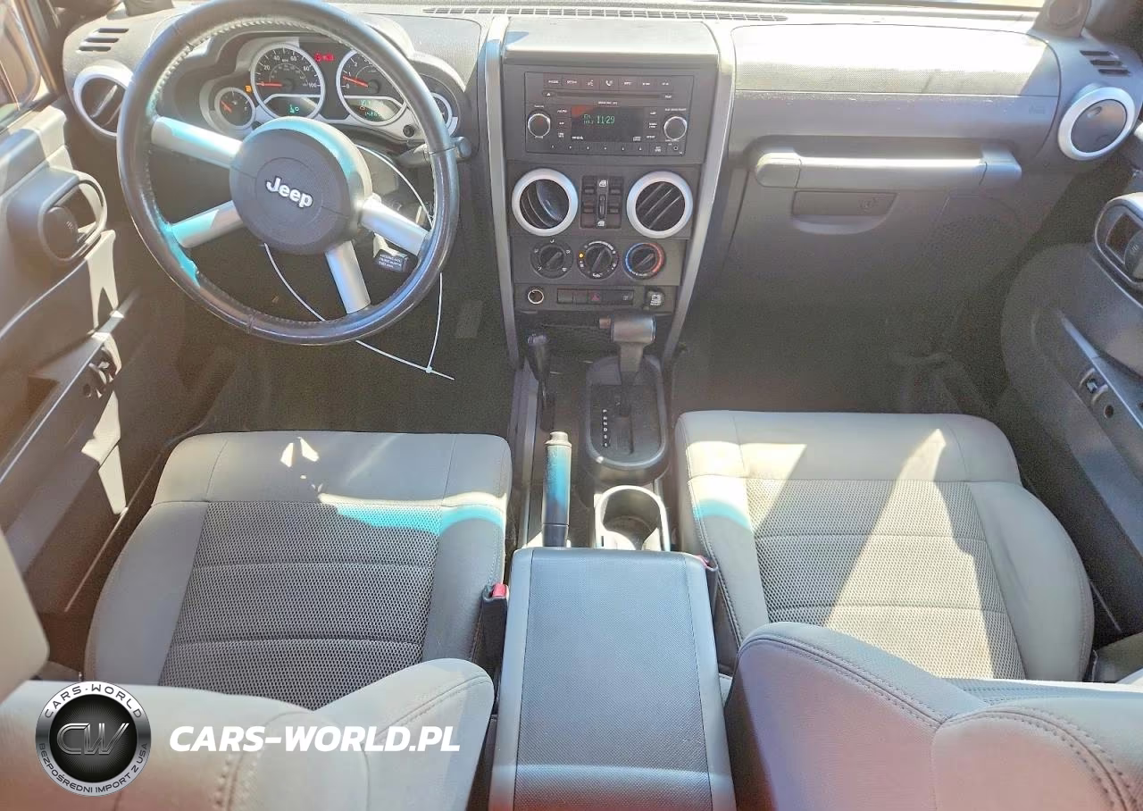 2009 Jeep Wrangler Unlimited Sahara VIN:1J4GA59159L772763 - 8