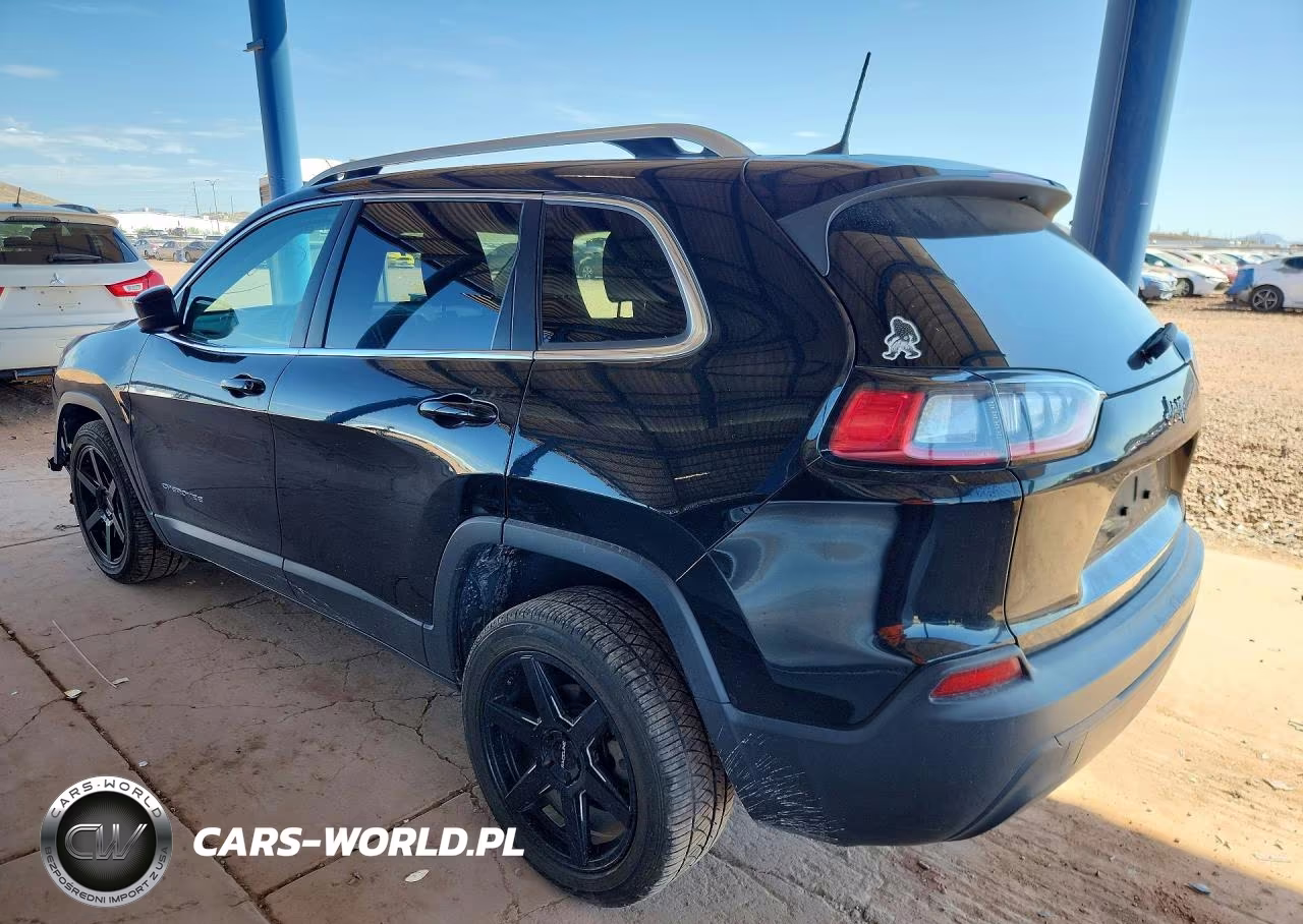 2019 Jeep Cherokee Latitude VIN:1C4PJLCB9KD475037 - 2