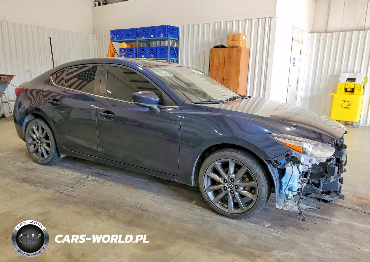 2018 Mazda 3 Touring VIN:3MZBN1V30JM266844 - 4