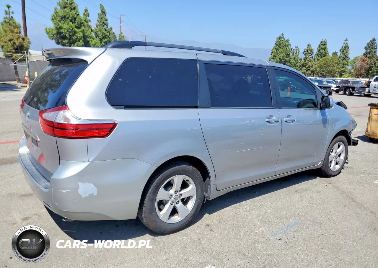 2017 Toyota Sienna Le VIN:5TDKZ3DC3HS894492 - 3