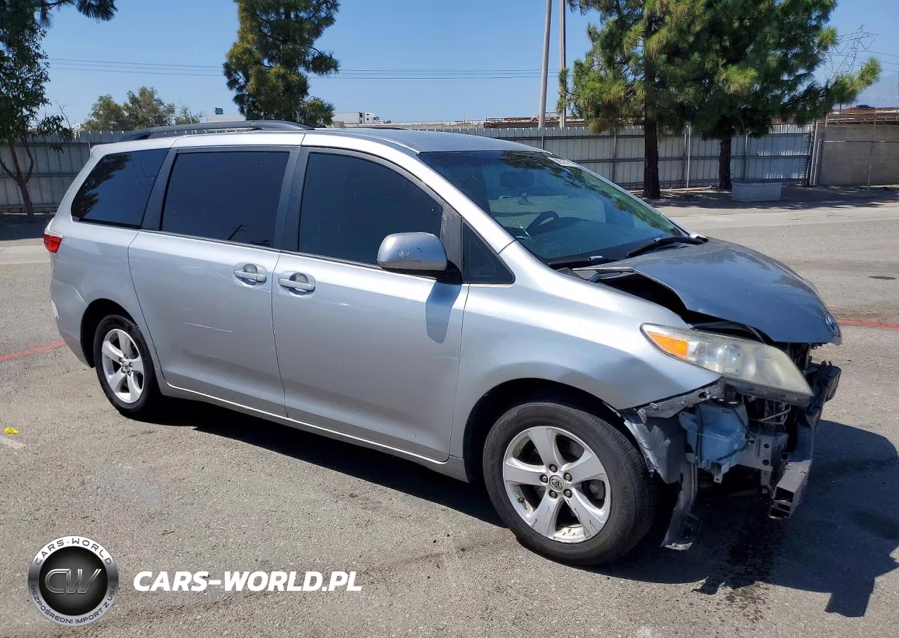 2017 Toyota Sienna Le VIN:5TDKZ3DC3HS894492 - 4