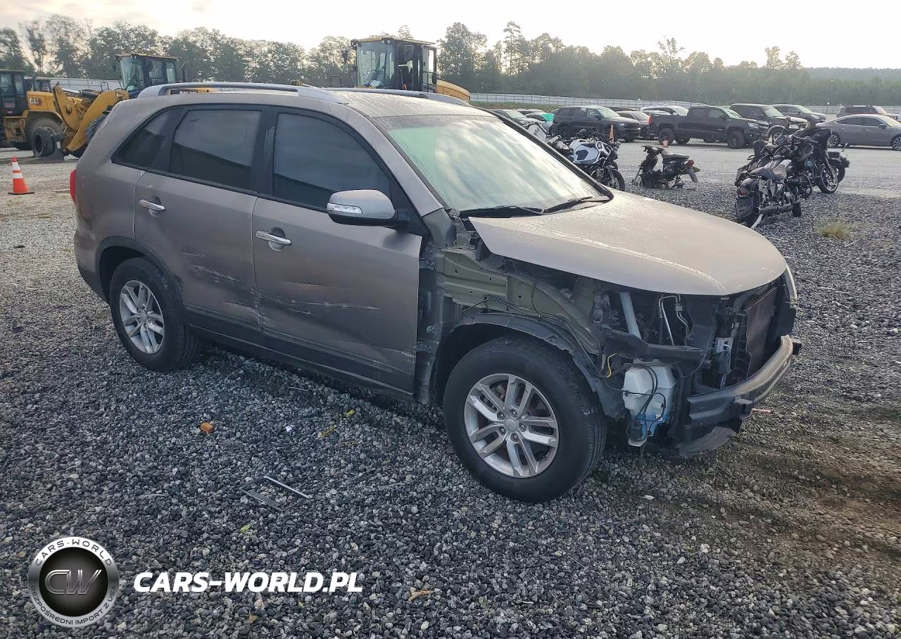 2015 Kia Sorento Lx VIN:5XYKT4A77FG596035 - 4