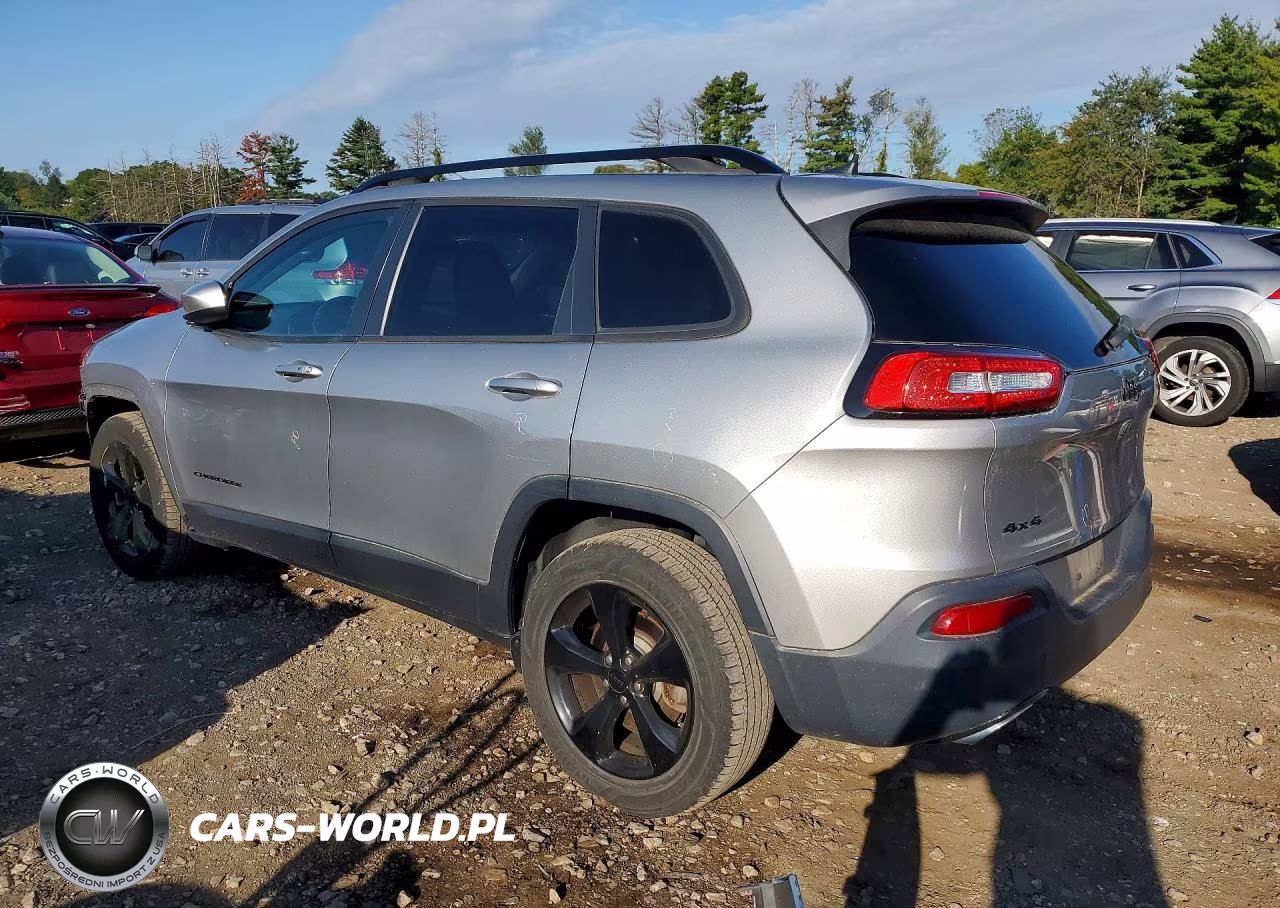 2016 Jeep Cherokee Latitude VIN:1C4PJMCS7GW103326 - 2