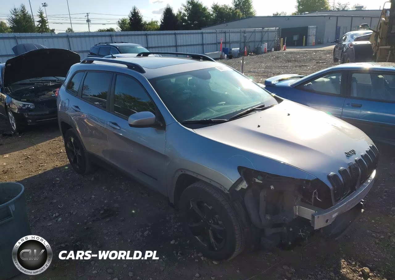 2016 Jeep Cherokee Latitude VIN:1C4PJMCS7GW103326 - 4
