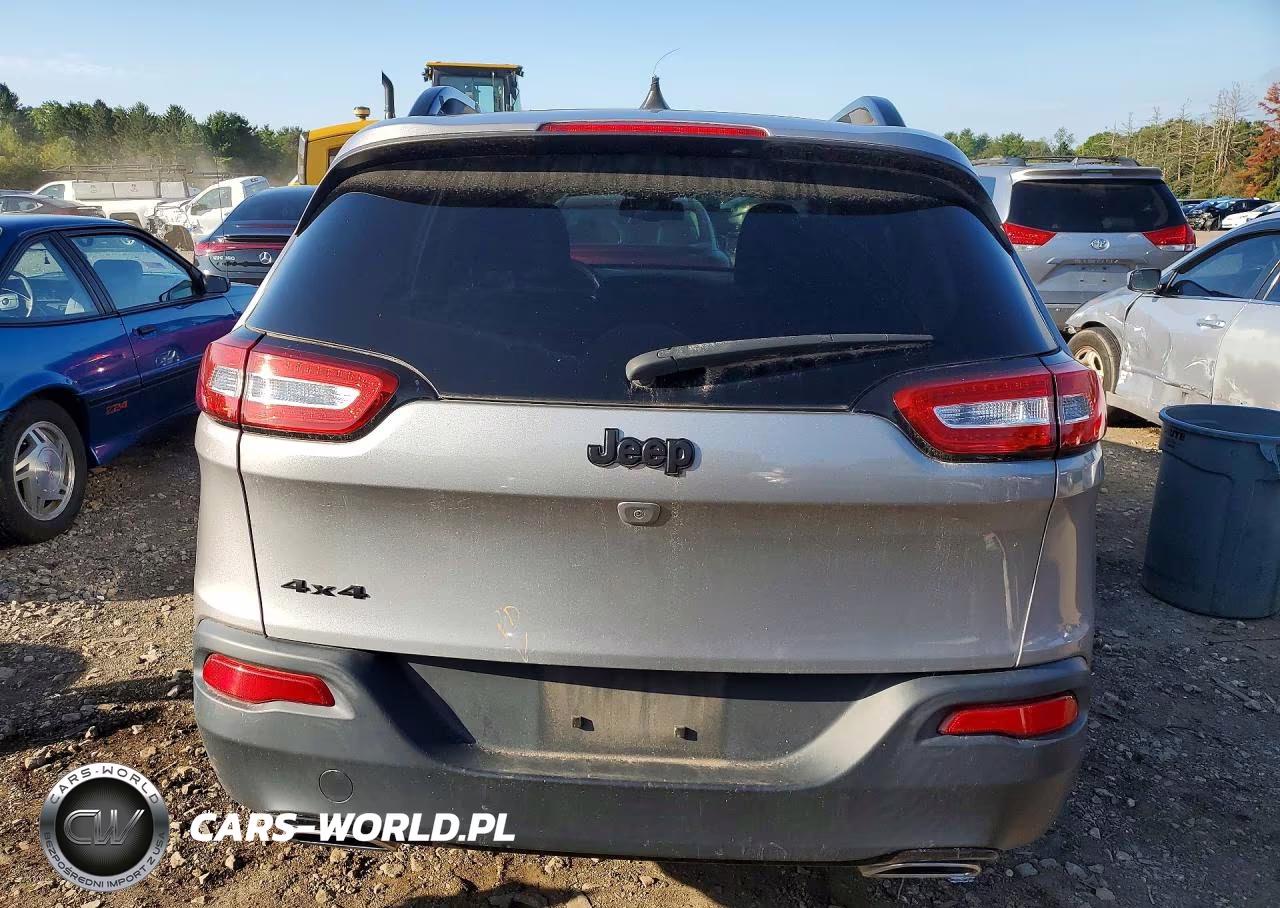 2016 Jeep Cherokee Latitude VIN:1C4PJMCS7GW103326 - 6