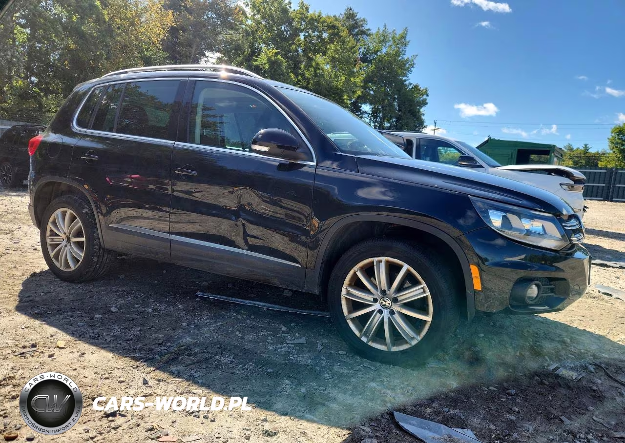 2016 Volkswagen Tiguan S VIN:WVGBV7AX8GW545445 - 4
