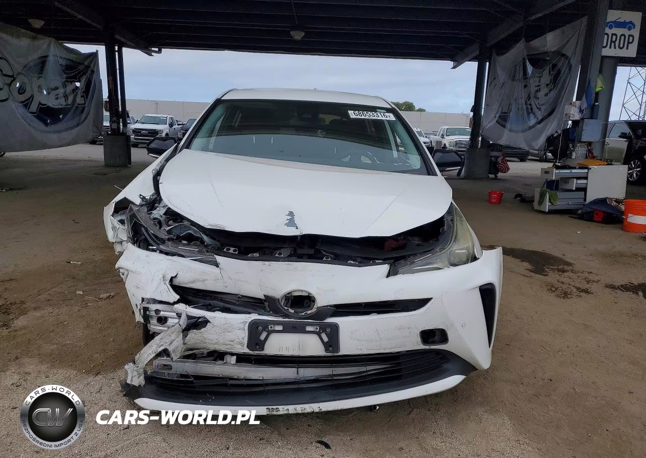2021 Toyota Prius Le VIN:JTDKAMFU0M3148080 - 5