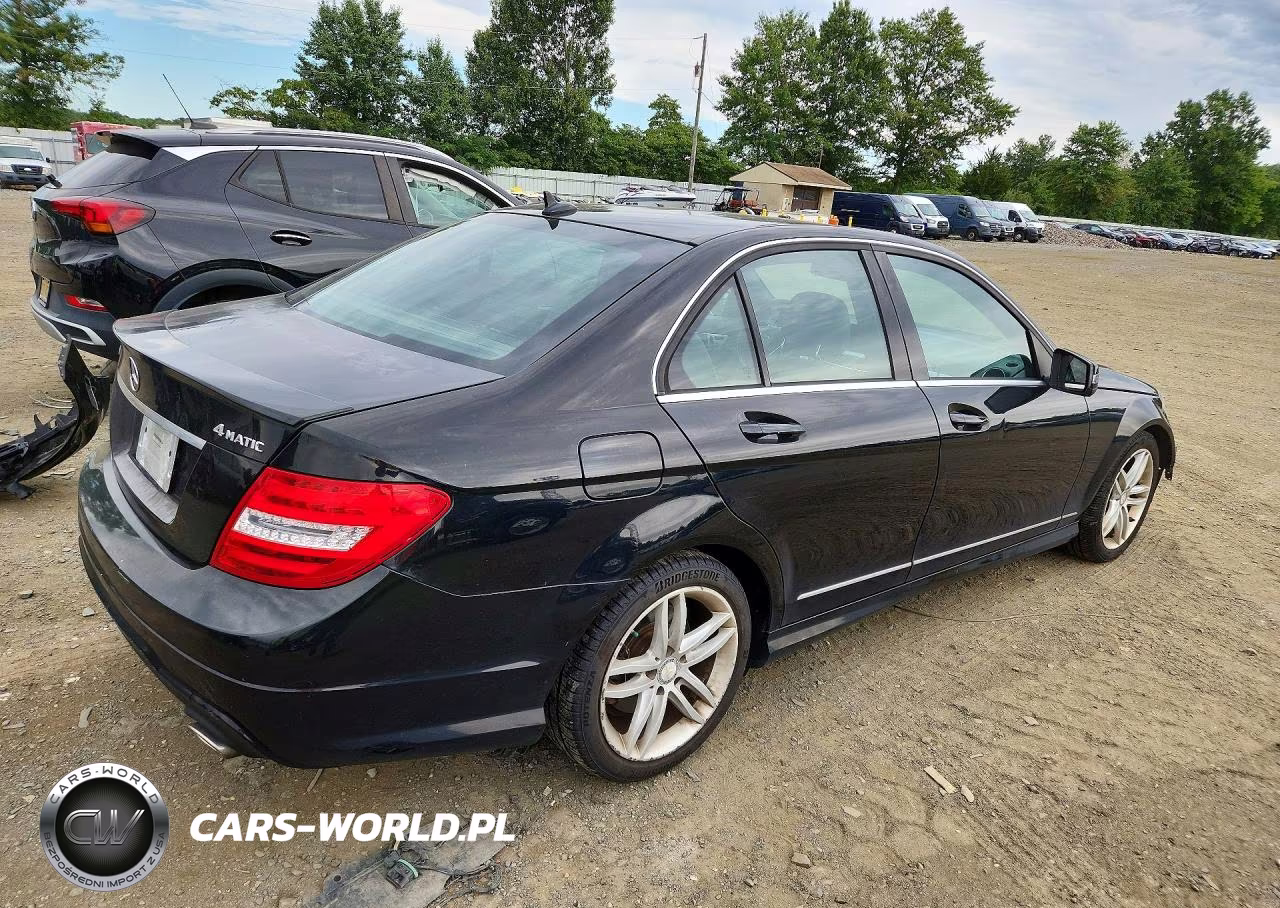 2014 Mercedes-Benz C 300 4Matic VIN:WDDGF8AB7EA935020 - 3
