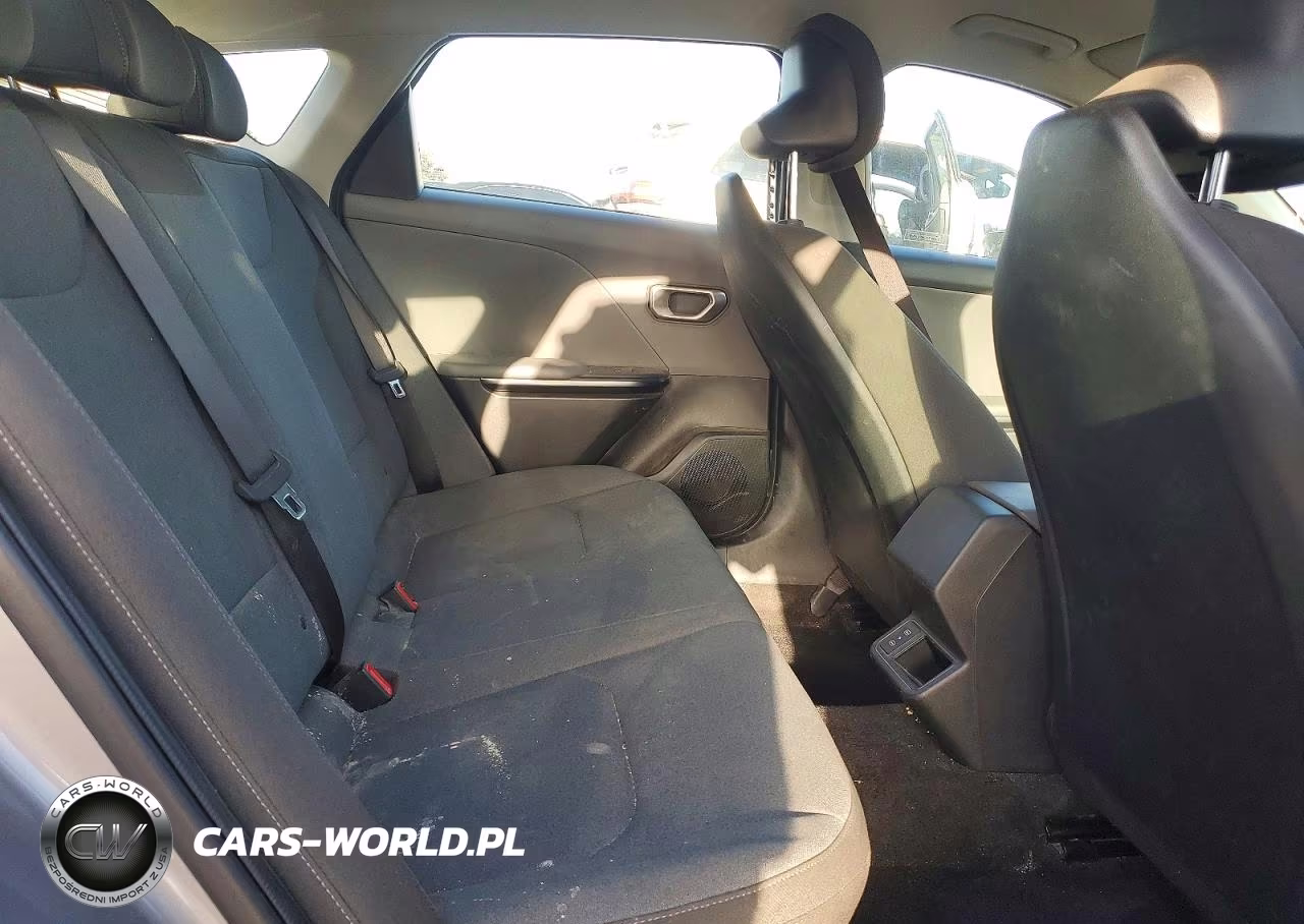 2025 Kia K4 Lxs VIN:3KPFT4DE9SE096672 - 10