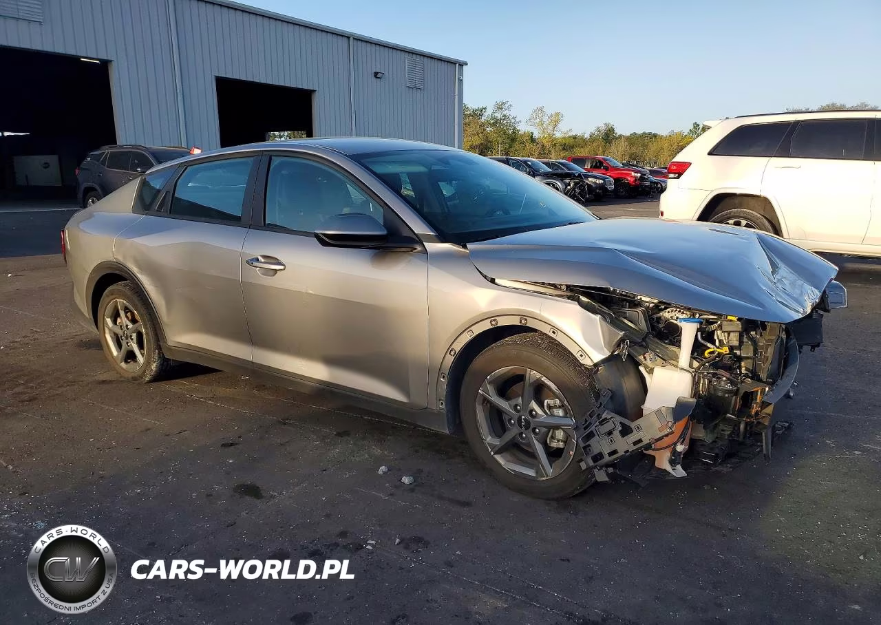 2025 Kia K4 Lxs VIN:3KPFT4DE9SE096672 - 4
