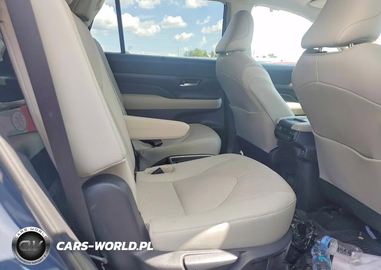 2025 Toyota Grand Highlander Platinum VIN:5TDAAAB53SS083052 - 11