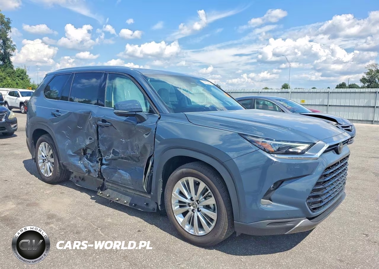 2025 Toyota Grand Highlander Platinum VIN:5TDAAAB53SS083052 - 4