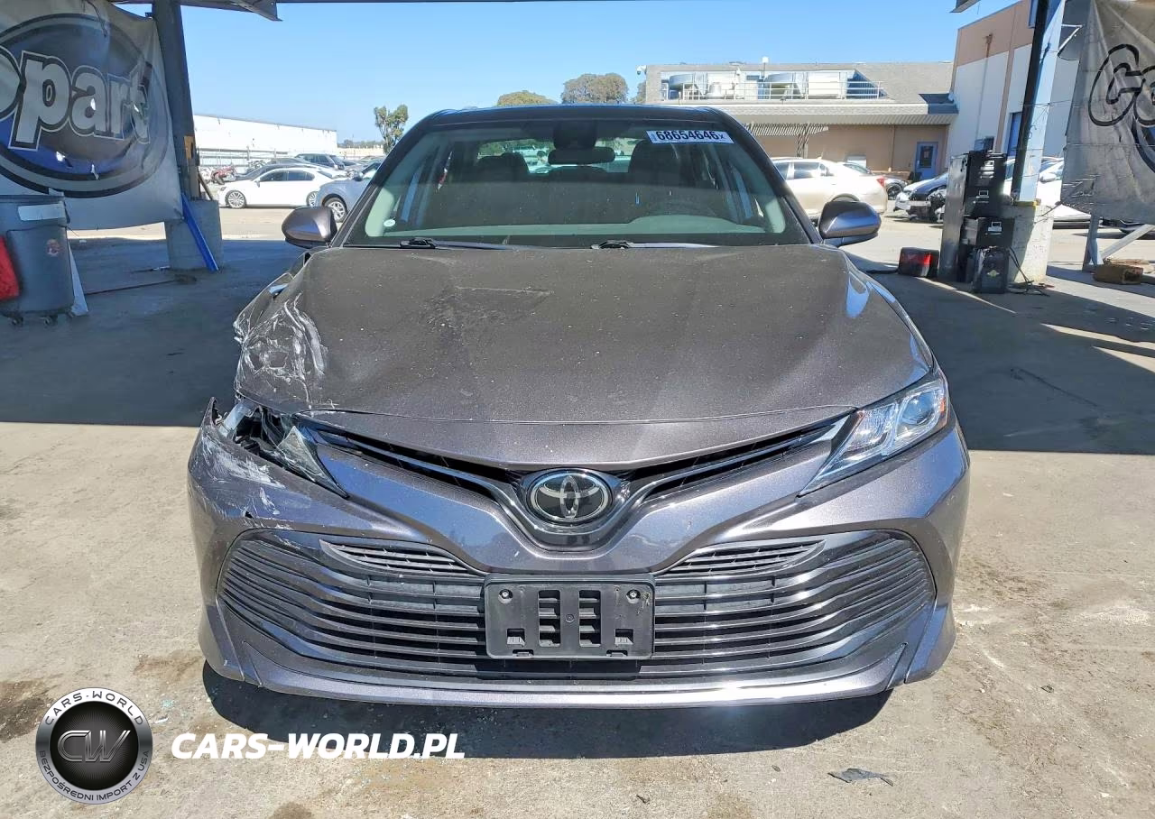 2019 Toyota Camry Le VIN:4T1B11HK1KU812769 - 5
