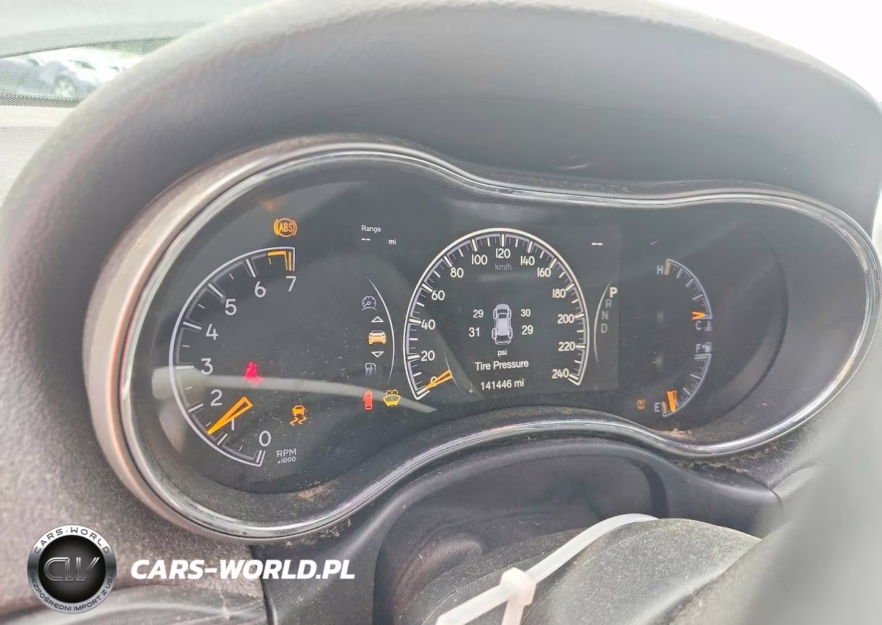 2019 Jeep Grand Cherokee Laredo VIN:1C4RJEAG8KC716031 - 9