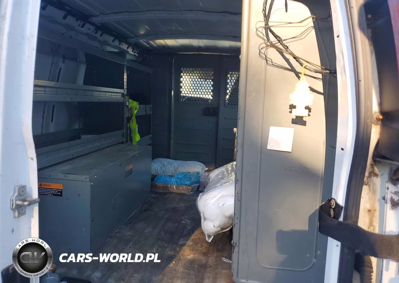 2011 Chevrolet Express G2500 VIN:1GCWGFCB5B1123540 - 10