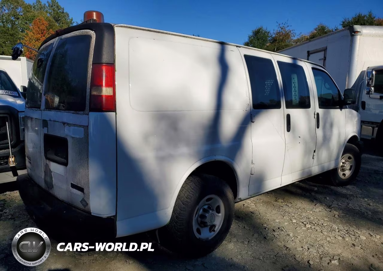 2011 Chevrolet Express G2500 VIN:1GCWGFCB5B1123540 - 3