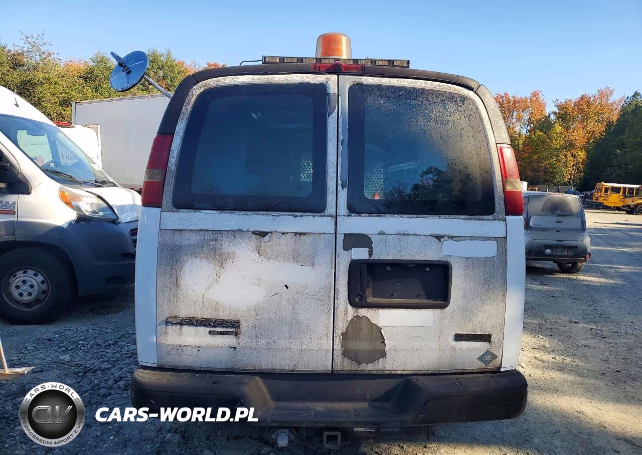 2011 Chevrolet Express G2500 VIN:1GCWGFCB5B1123540 - 6