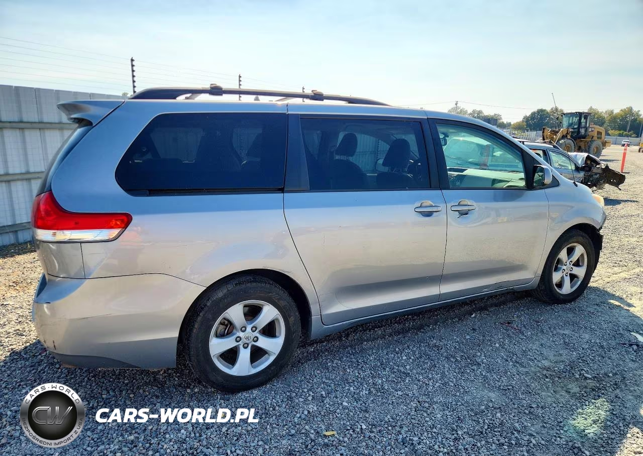 2011 Toyota Sienna Le VIN:5TDKK3DC1BS162762 - 3