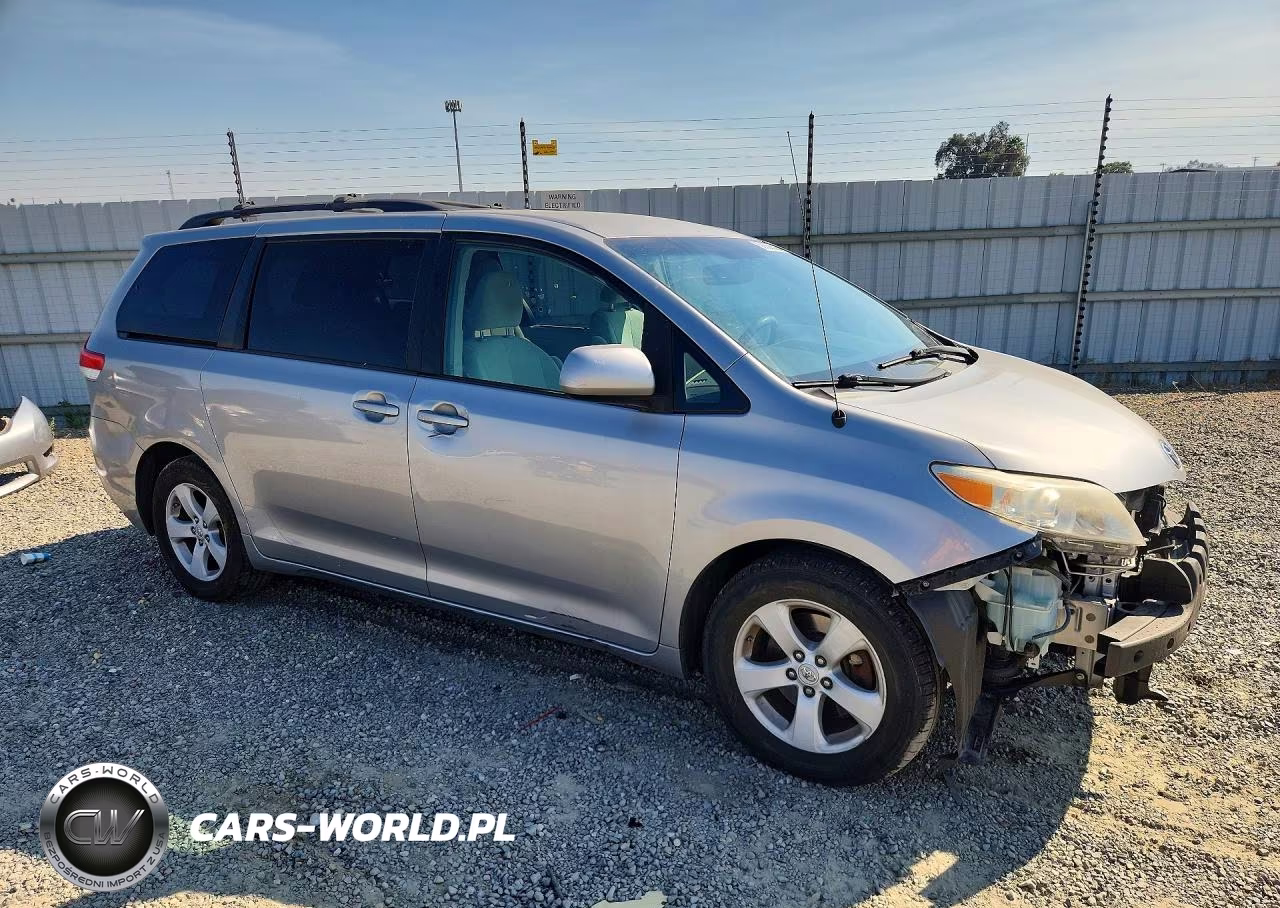 2011 Toyota Sienna Le VIN:5TDKK3DC1BS162762 - 4