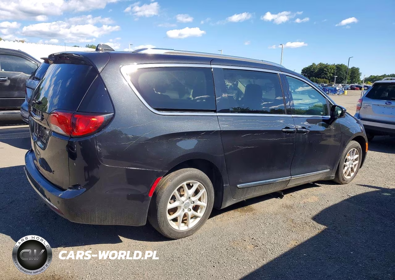 2020 Chrysler Pacifica Touring L VIN:2C4RC1BG2LR275989 - 3
