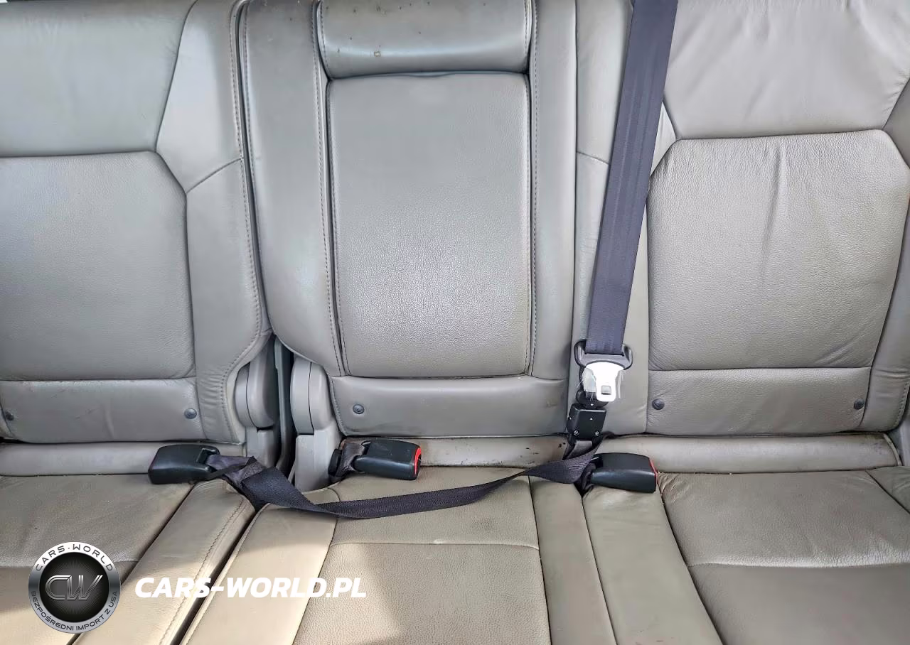2011 Honda Pilot Touring VIN:5FNYF4H95BB004626 - 10