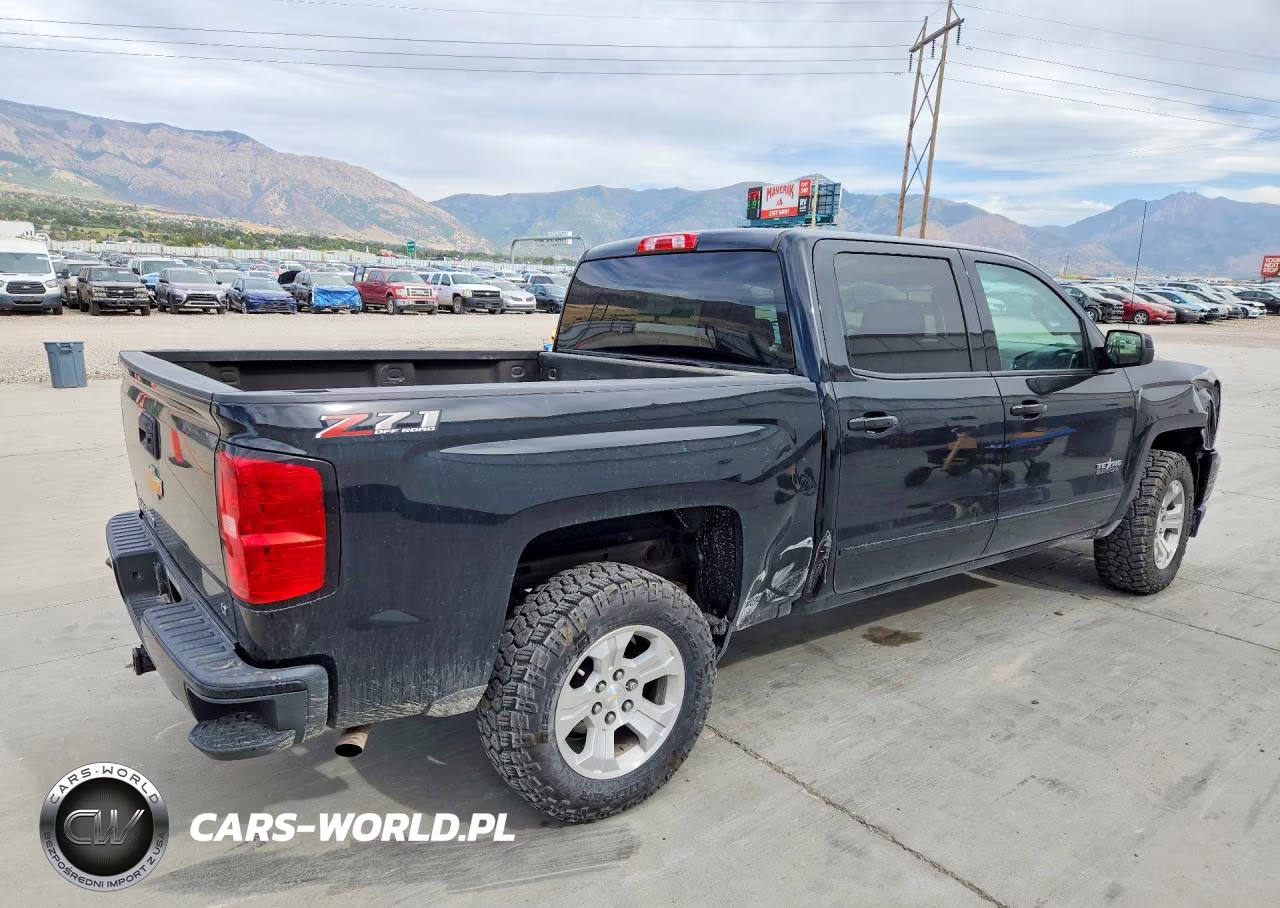 2018 Chevrolet Silverado K1500 Lt VIN:3GCUKREC2JG487475 - 3