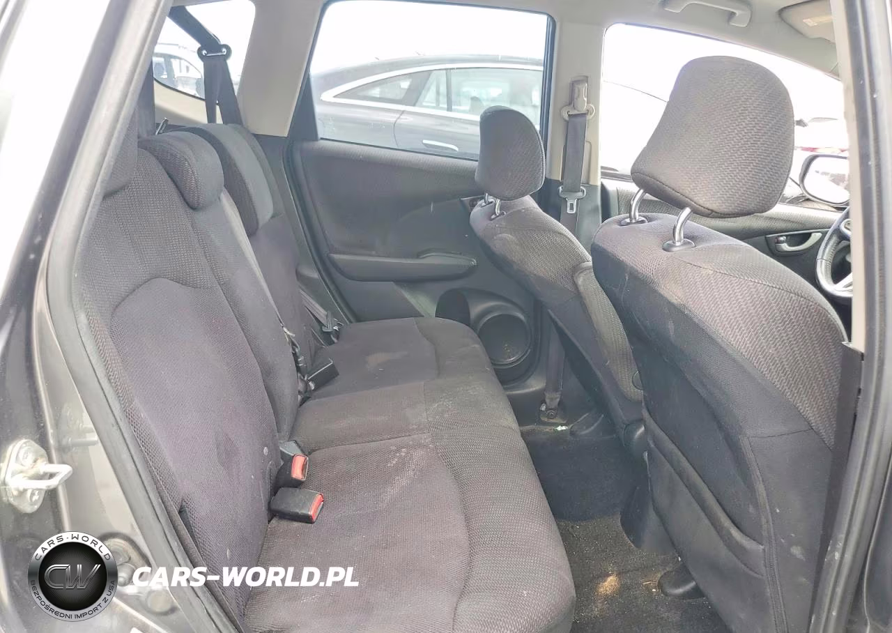 2013 Honda Fit Sport VIN:JHMGE8H59DC001486 - 10