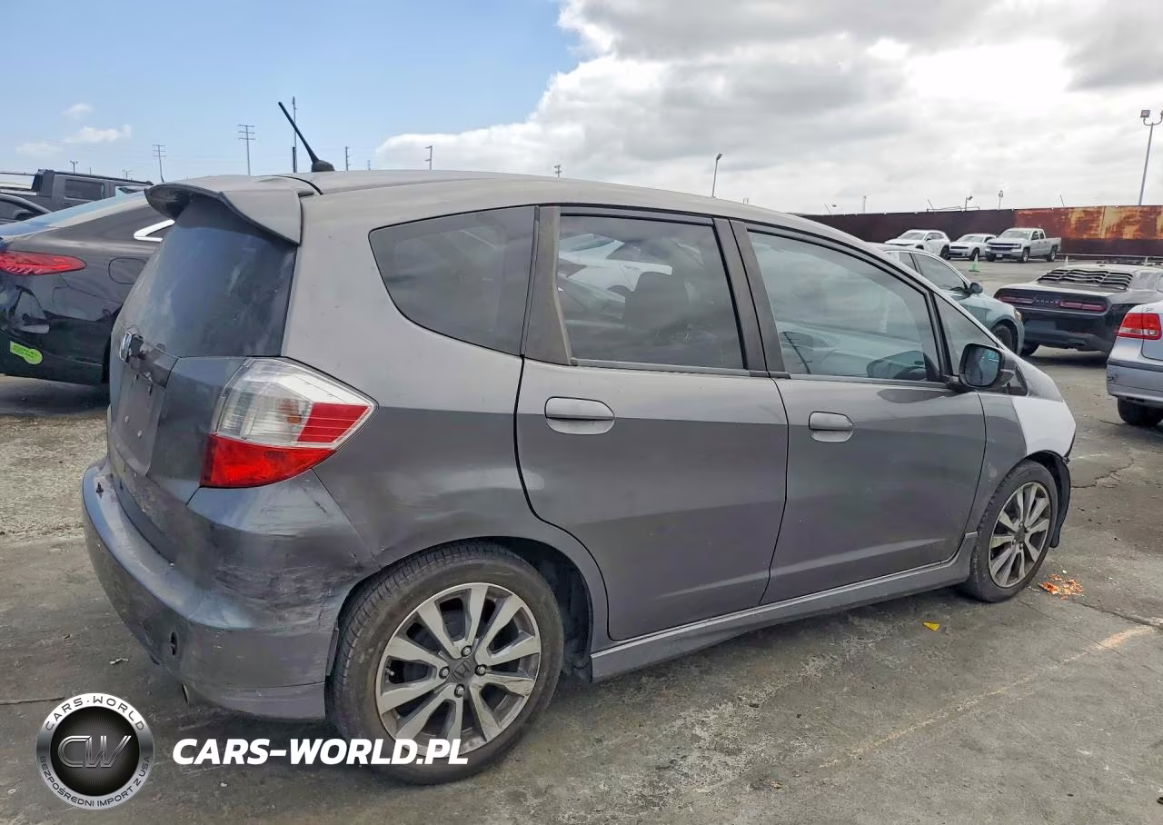 2013 Honda Fit Sport VIN:JHMGE8H59DC001486 - 3