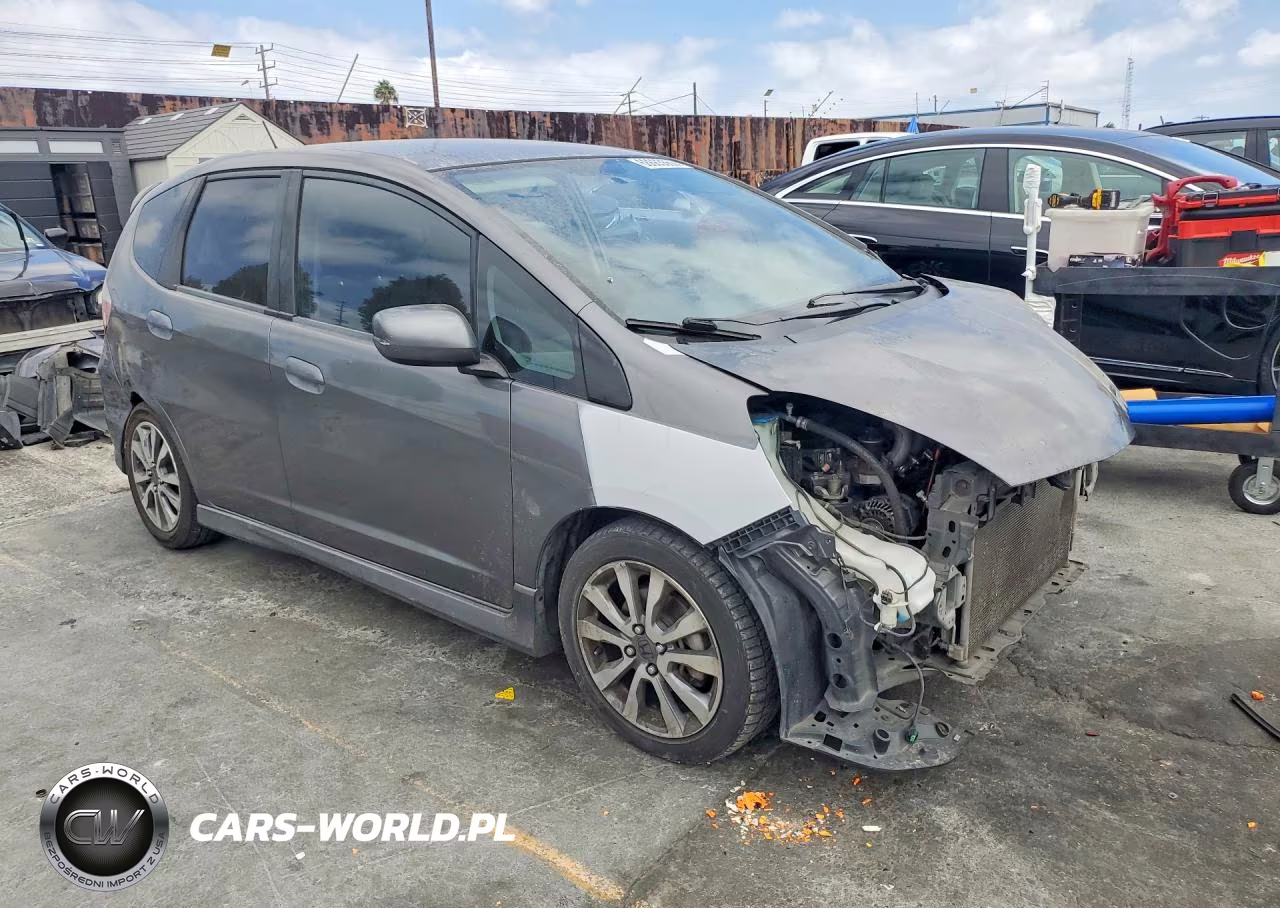 2013 Honda Fit Sport VIN:JHMGE8H59DC001486 - 4