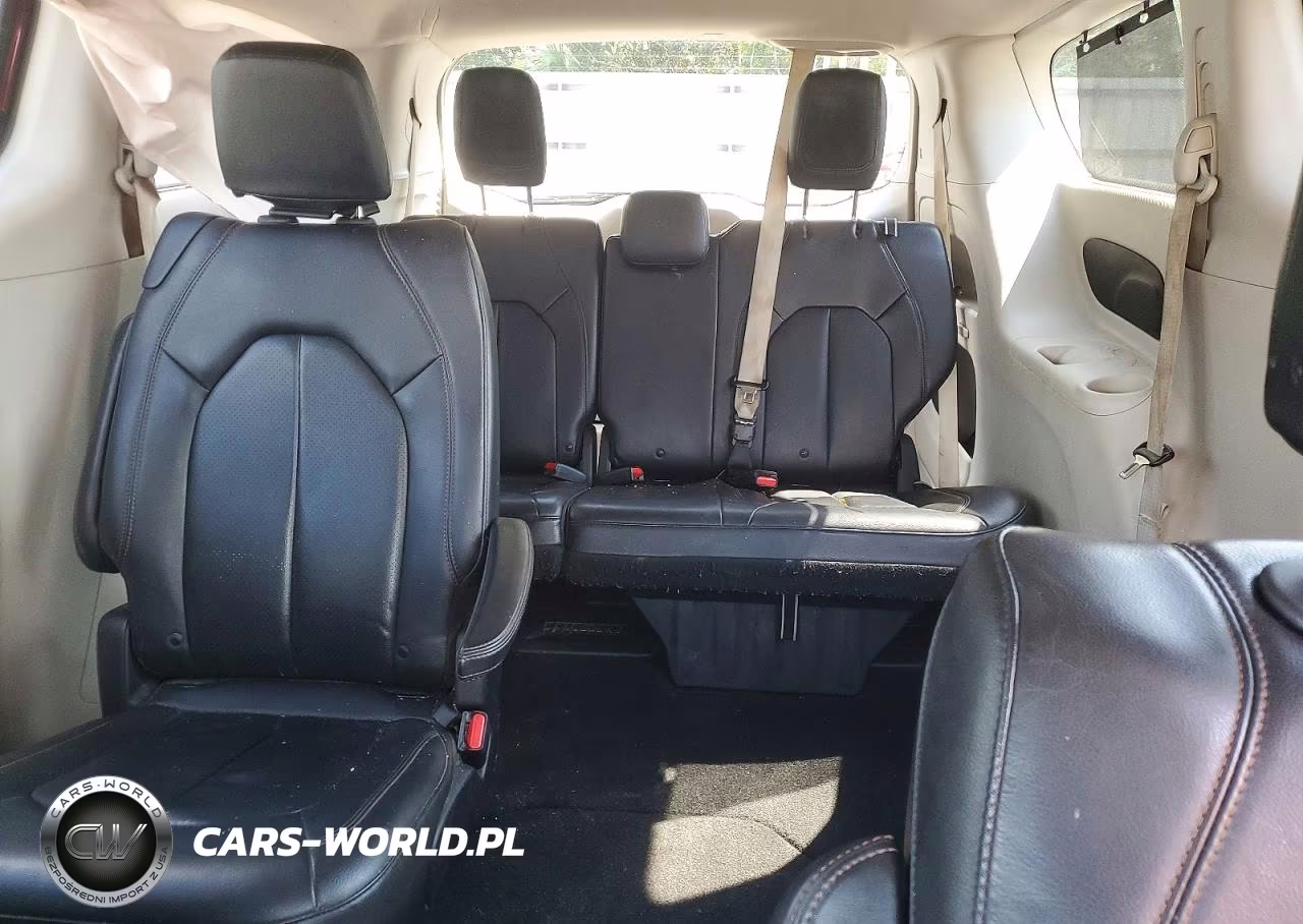 2019 Chrysler Pacifica Touring L VIN:2C4RC1BG4KR636430 - 10