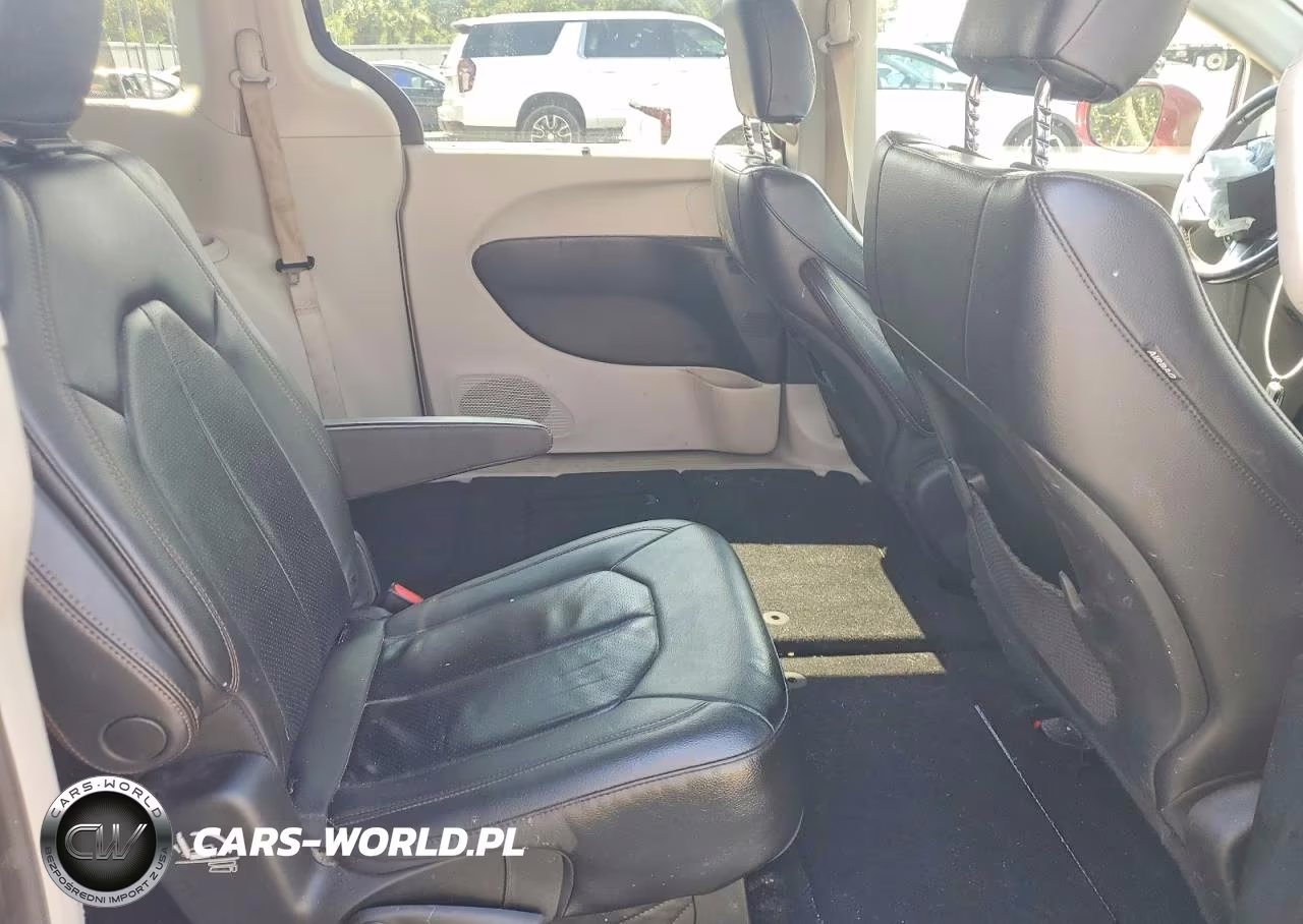 2019 Chrysler Pacifica Touring L VIN:2C4RC1BG4KR636430 - 11