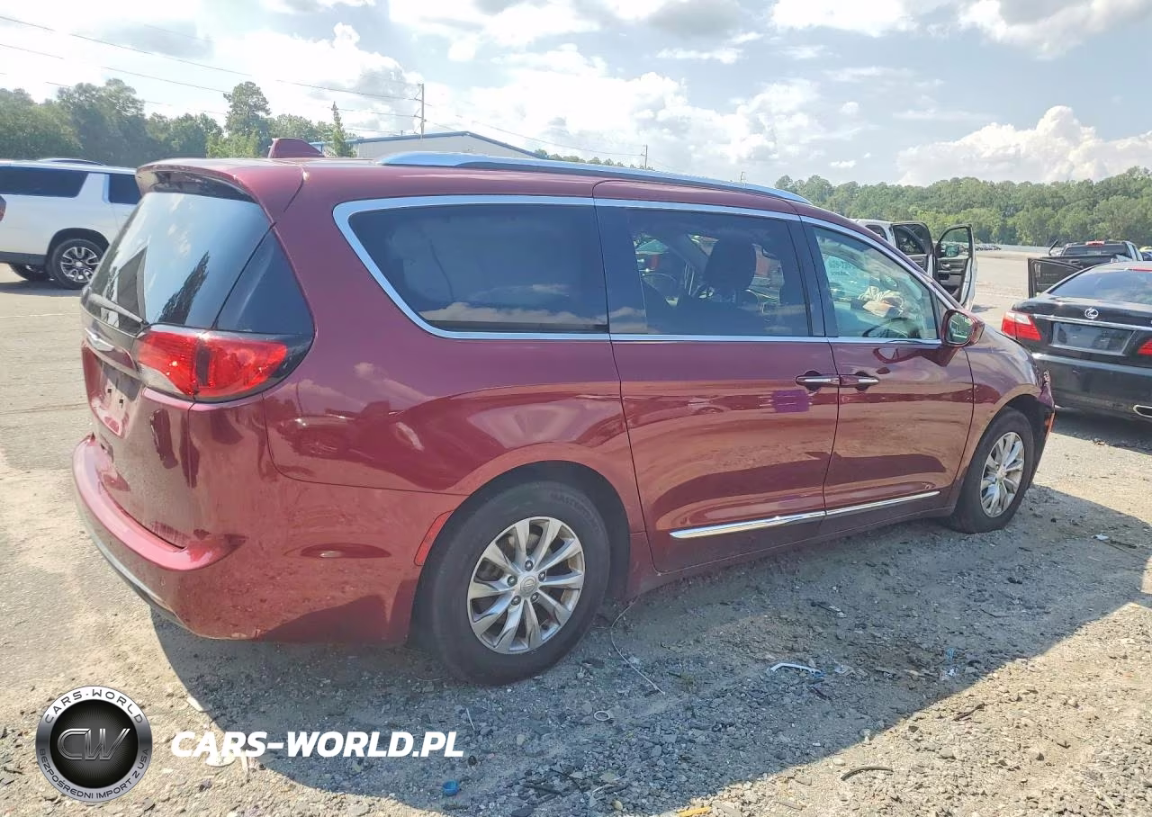 2019 Chrysler Pacifica Touring L VIN:2C4RC1BG4KR636430 - 3