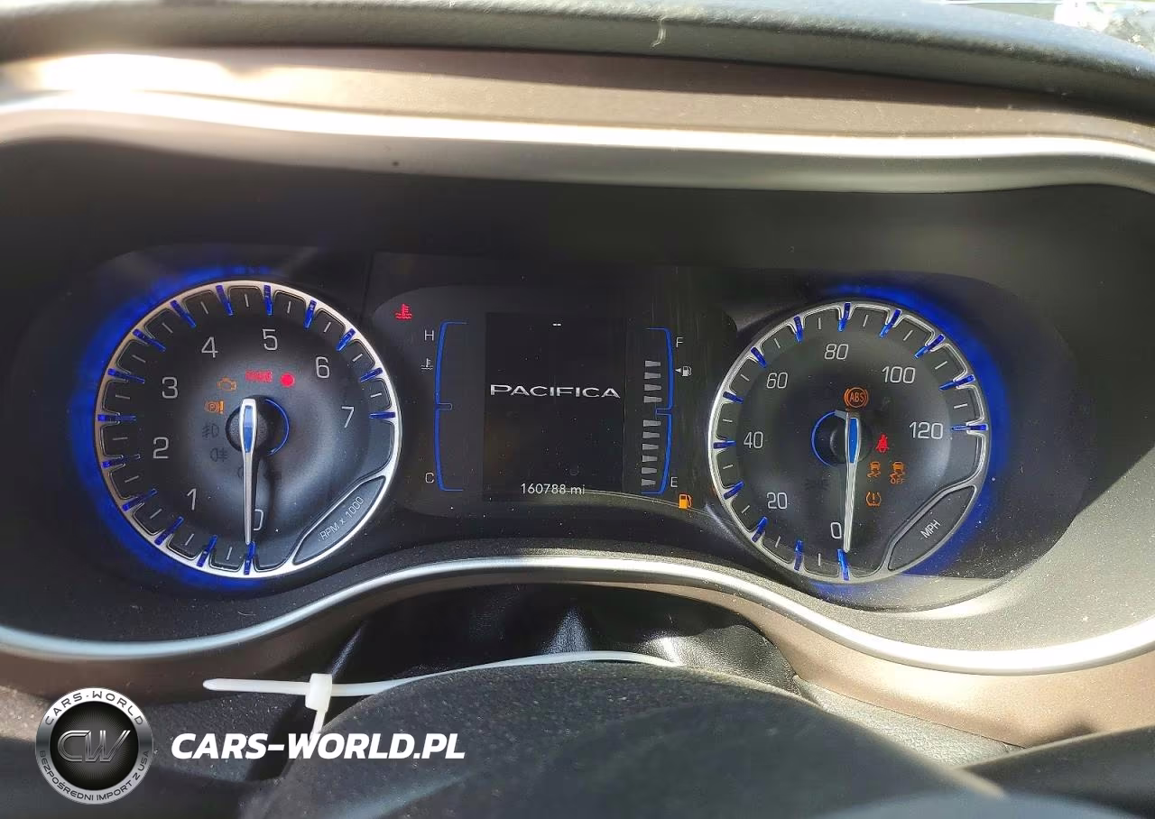 2019 Chrysler Pacifica Touring L VIN:2C4RC1BG4KR636430 - 9