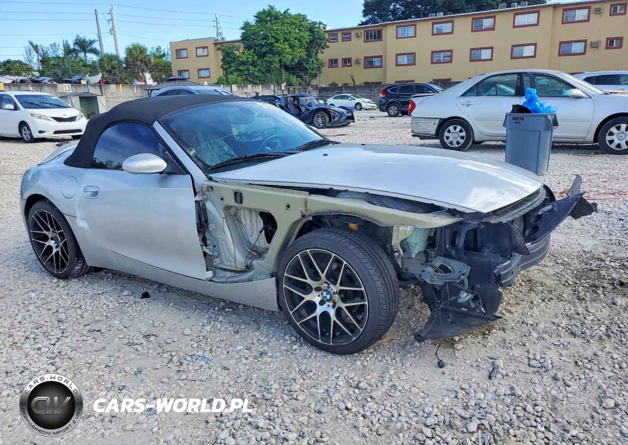 2005 BMW Z4 3.0 VIN:4USBT53545LU11177 - 4