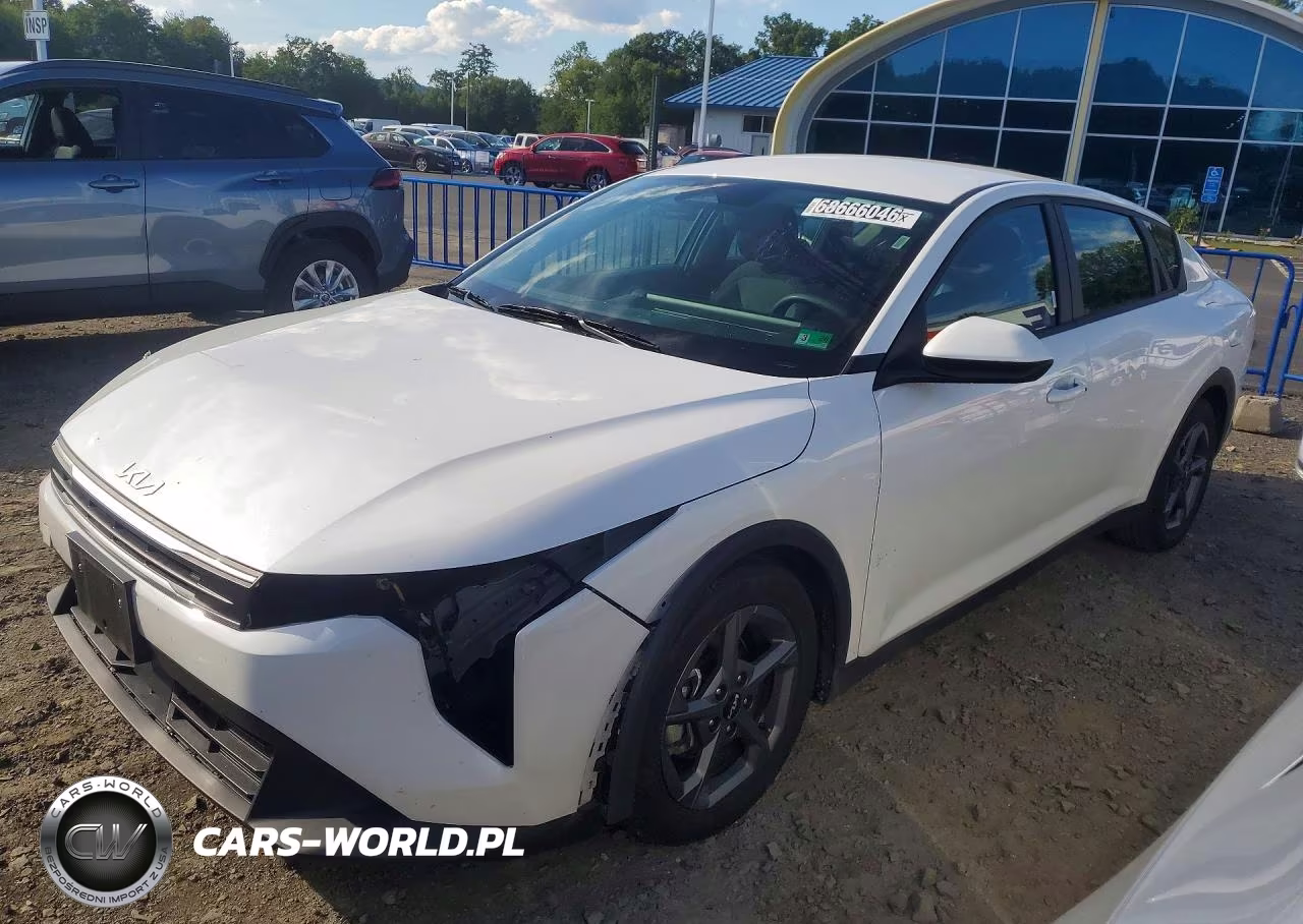 2025 Kia K4 Lxs VIN:3KPFT4DE4SE098765 - 1